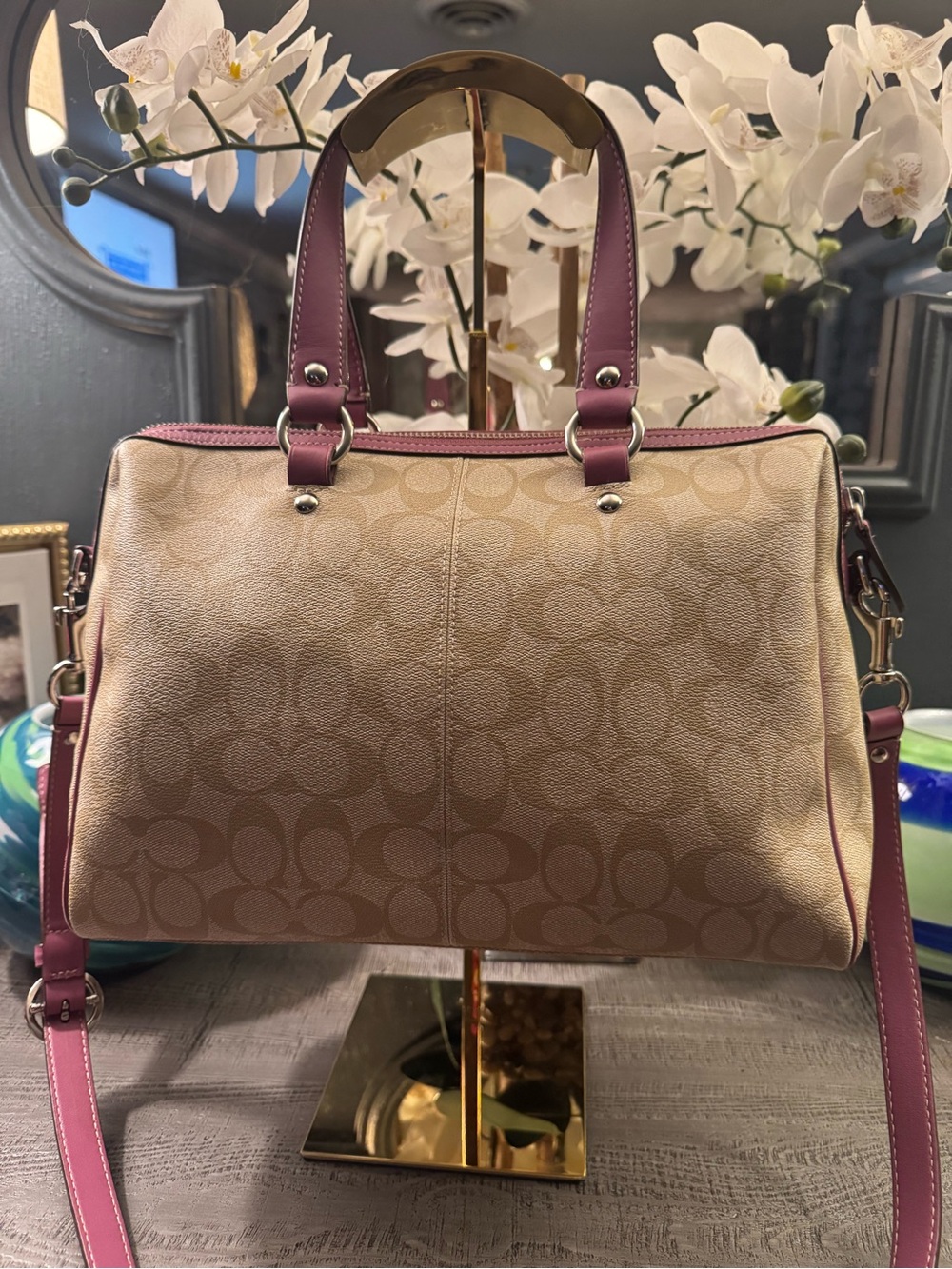 Like NEW Coach Beige Signature Satchel with Deep Lavender Trim - PRETTY 💖 - Picture 2 of 9